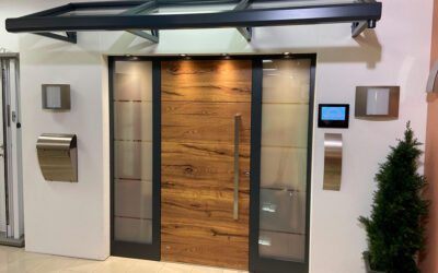 Haustüren aus Aluminium in pflegeleichter Optikbeschichtung: Holz, Metall oder Stein